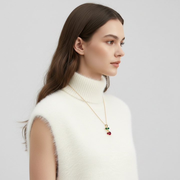 Clara Pendant Necklace